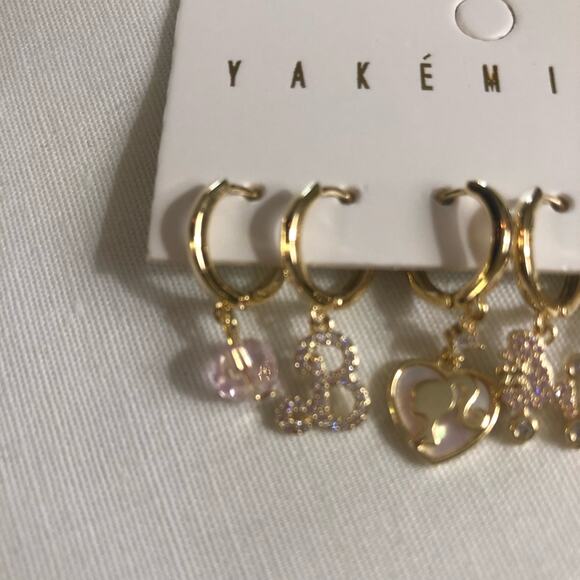 14k Gold Plated collection of 6 Barbie Earrings - Picture 5 of 6
